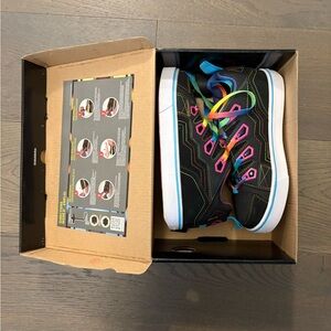 Heeleys girls shoes (optional wheels)new in Box sz 5Y ret $135